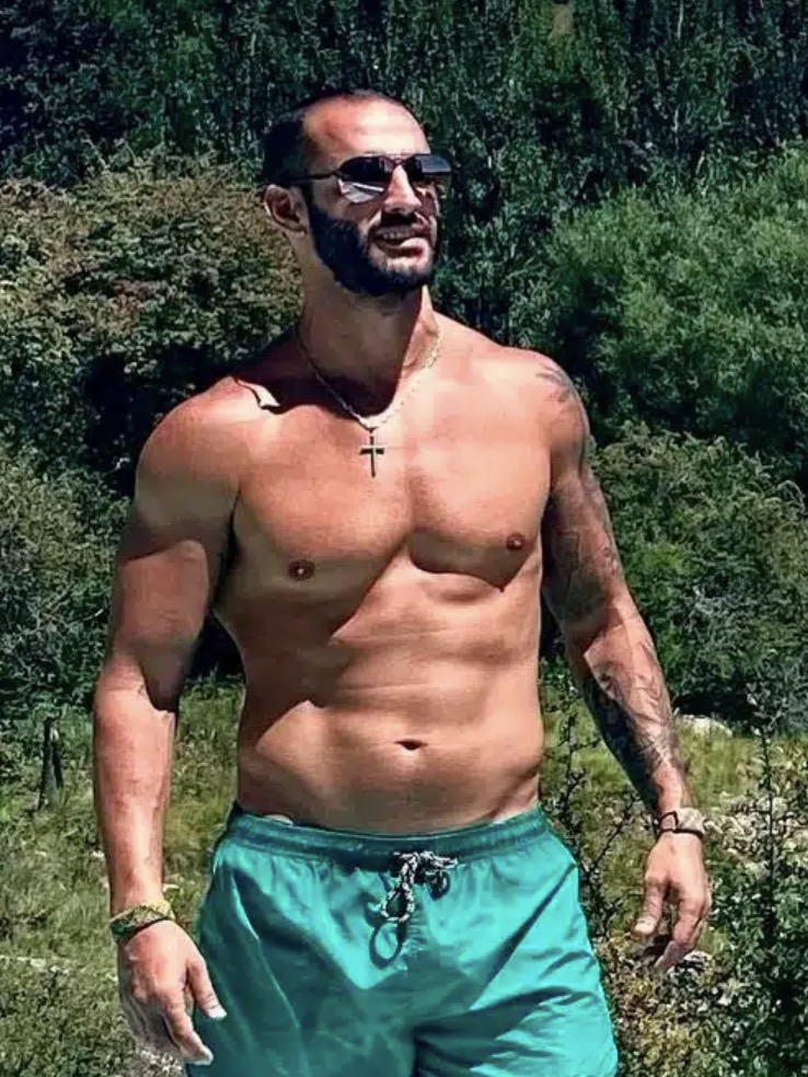 maxi-del-grande-fratello-spagnolo-nudo-mentre-si-cambia-bitchyx